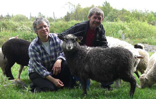 Lennarth och Ulla med lamm